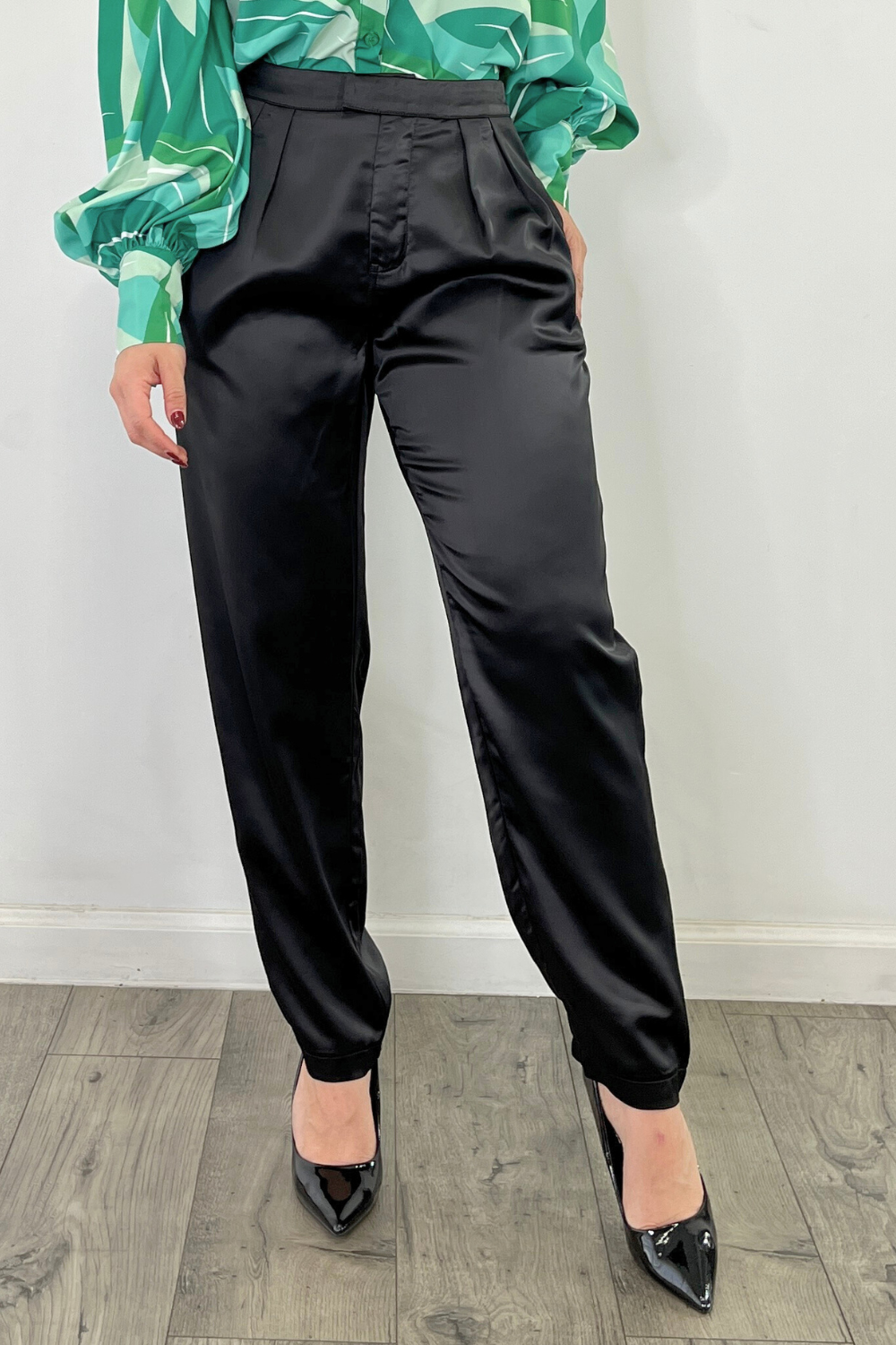 OP-4103 HIGH WAISTED PLEATED ANKLE SATIN PANTS 6 PIECES 2/S 2/M 2/L