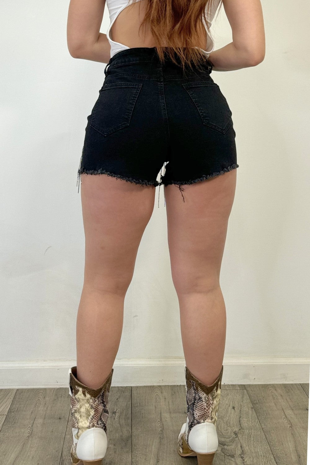 OP-240107 EMBELLISHED DENIM SHORT 6 PIECES 2/S 2/M 2/L