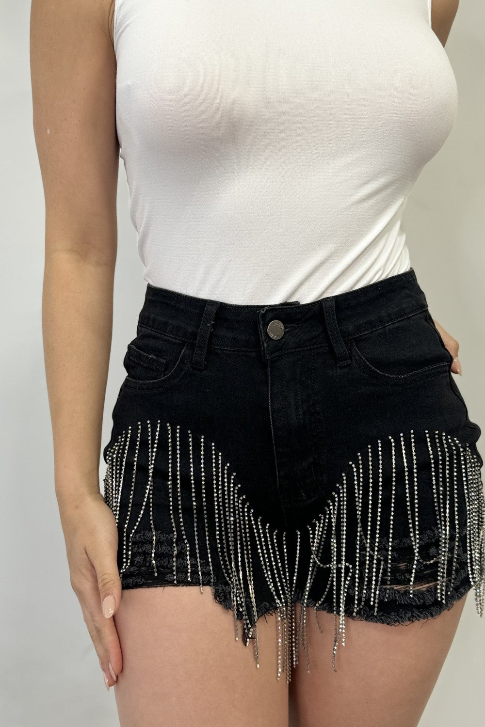 OP-240107 EMBELLISHED DENIM SHORT 6 PIECES 2/S 2/M 2/L
