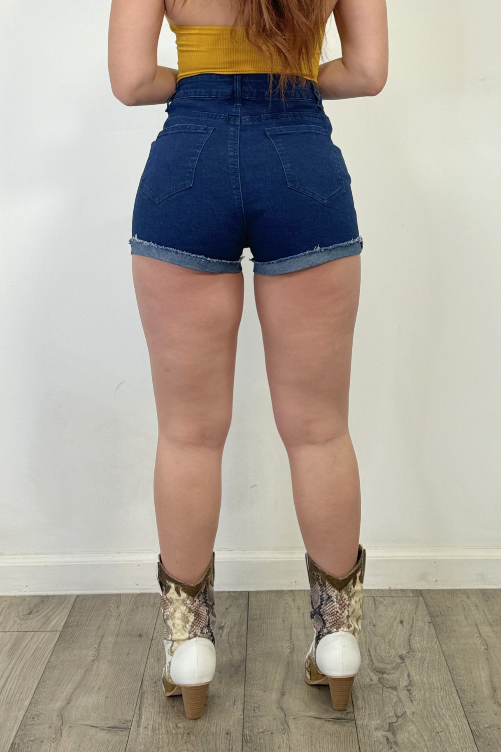 OP-240106 EMBELLISHED DENIM SHORT 6 PIECES 2/S 2/M 2/L